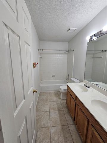 2260 Eagle Nest Bluff, Lawrenceville, GA 30044