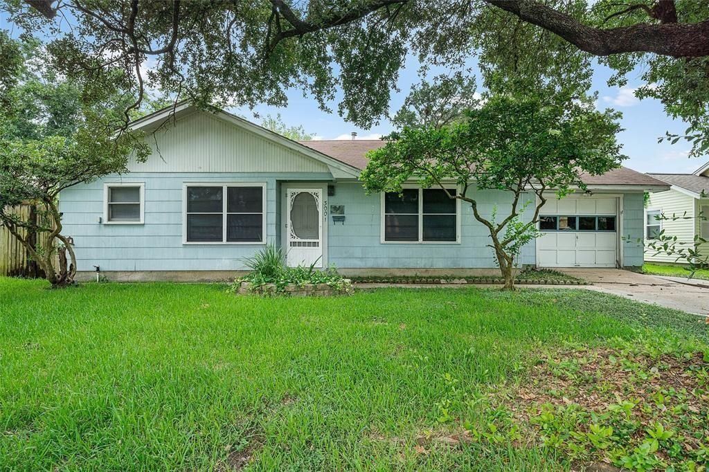 3001 Rust Avenue, Texas City, TX 77590