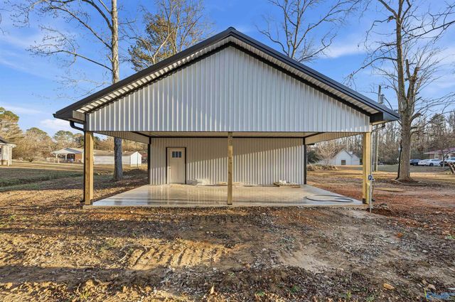 812 Colonial Drive, Arab, AL 35016