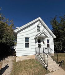 1218 CARR PLACE, Oshkosh, WI 54901