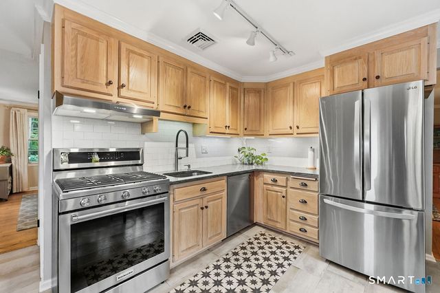 32 Wellsweep Drive, Madison, CT 06443
