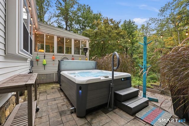 32 Wellsweep Drive, Madison, CT 06443