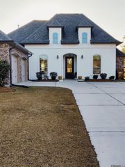 18081 Old Trail Dr, Prairieville, LA 70769
