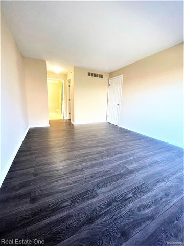 4103 CAMERON Circle, Commerce Charter Township, MI 48390