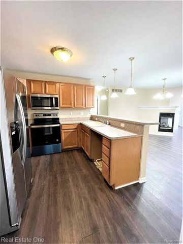 4103 CAMERON Circle, Commerce Charter Township, MI 48390