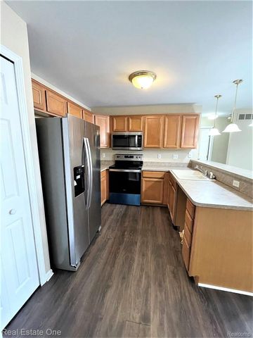 4103 CAMERON Circle, Commerce Charter Township, MI 48390