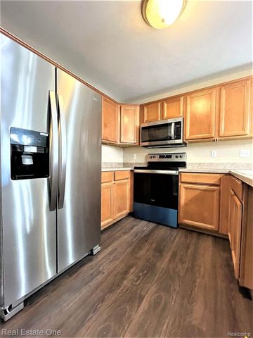 4103 CAMERON Circle, Commerce Charter Township, MI 48390