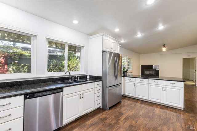 7 San Juan Ct, St. Helena, CA 94574