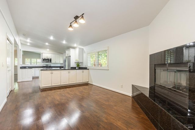 7 San Juan Ct, St. Helena, CA 94574