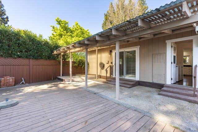 7 San Juan Ct, St. Helena, CA 94574