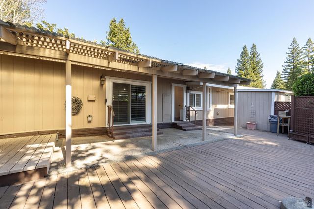 7 San Juan Ct, St. Helena, CA 94574