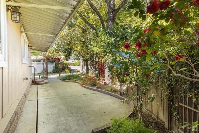 7 San Juan Ct, St. Helena, CA 94574