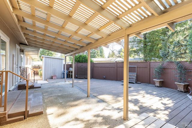 7 San Juan Ct, St. Helena, CA 94574