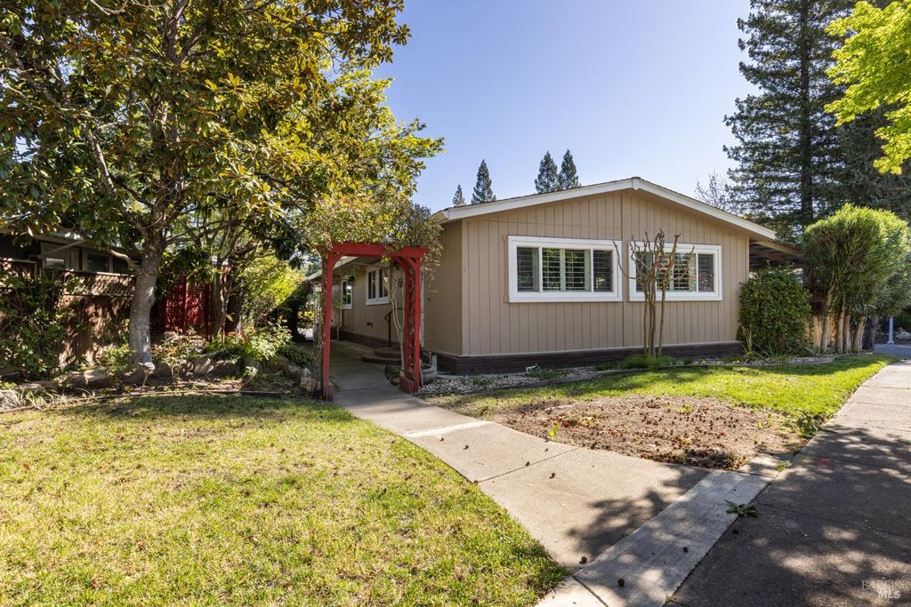 7 San Juan Ct, St. Helena, CA 94574