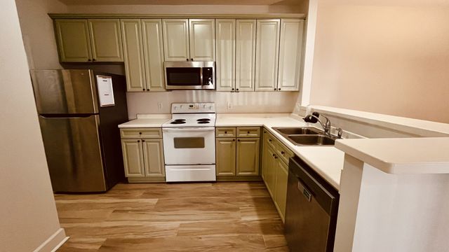 7001 Lenox Village Dr Apt A2, Nashville, TN 37211