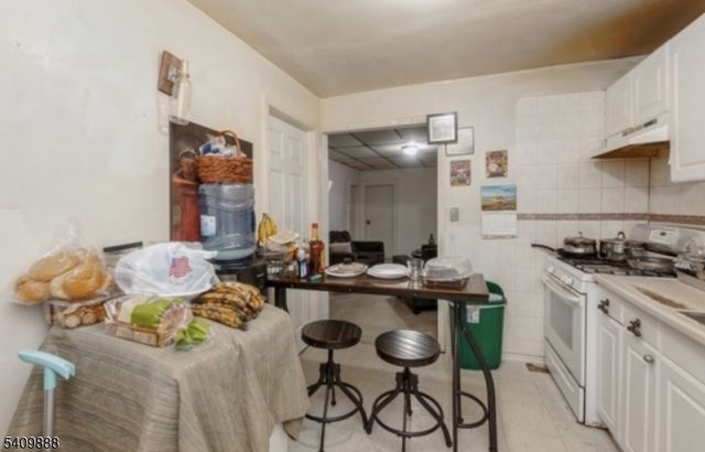 148 Barclay St, Paterson City, NJ 07503