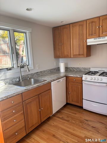 98 Ridgewood Avenue Cottage, Stamford, CT 06907