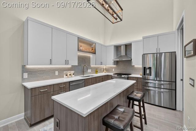 20202 Beacon Way, Northville, MI 48167