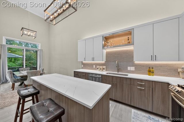 20202 Beacon Way, Northville, MI 48167