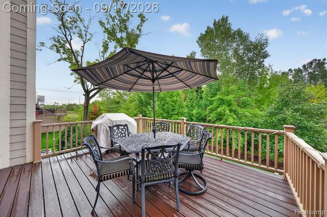 20202 Beacon Way, Northville, MI 48167