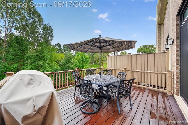 20202 Beacon Way, Northville, MI 48167