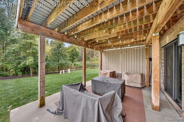 20202 Beacon Way, Northville, MI 48167