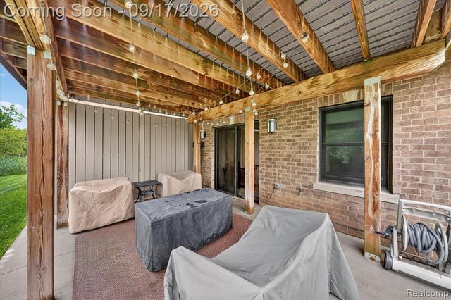 20202 Beacon Way, Northville, MI 48167