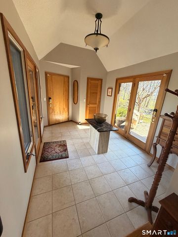 86 Washburn Road, Canton, CT 06019
