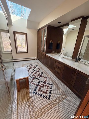 86 Washburn Road, Canton, CT 06019