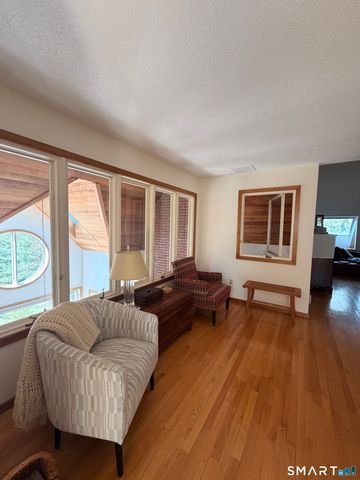 86 Washburn Road, Canton, CT 06019