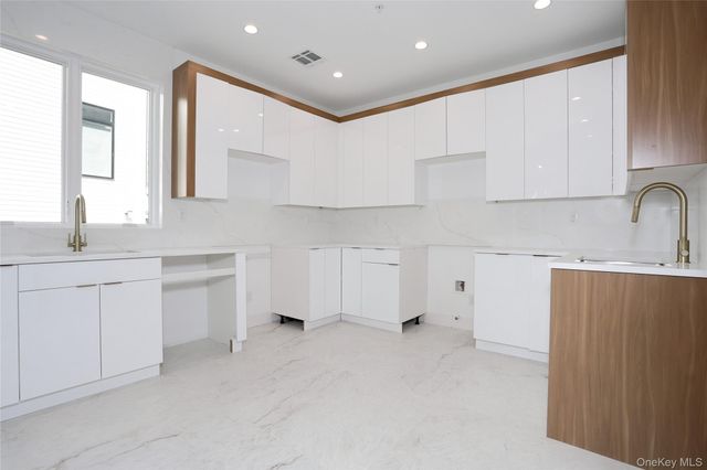 1 Hopal Lane 203, Monsey, NY 10952