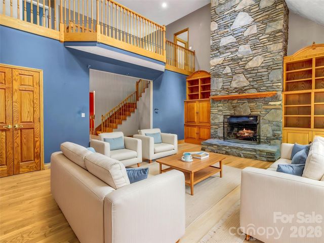 287 Shady Creek Lane, Hendersonville, NC 28739
