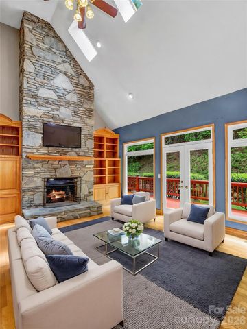 287 Shady Creek Lane, Hendersonville, NC 28739