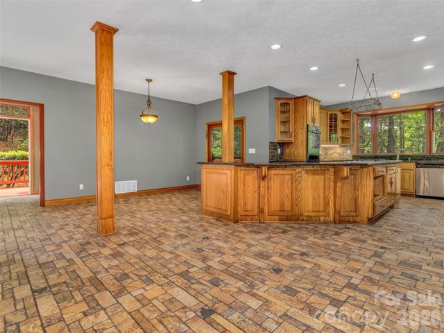 287 Shady Creek Lane, Hendersonville, NC 28739
