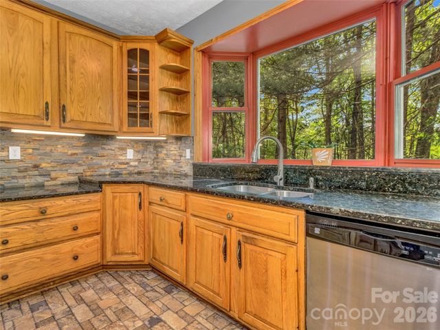 287 Shady Creek Lane, Hendersonville, NC 28739