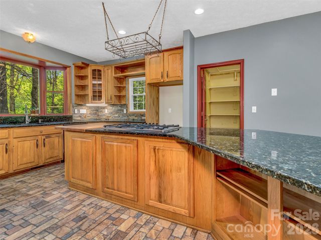 287 Shady Creek Lane, Hendersonville, NC 28739