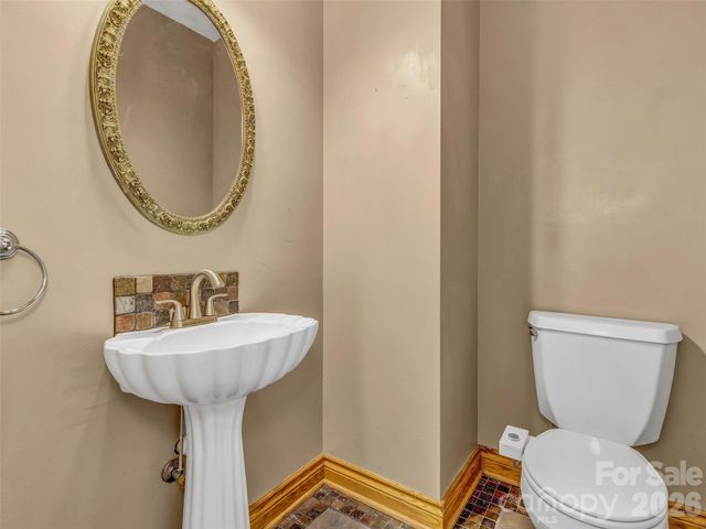 287 Shady Creek Lane, Hendersonville, NC 28739