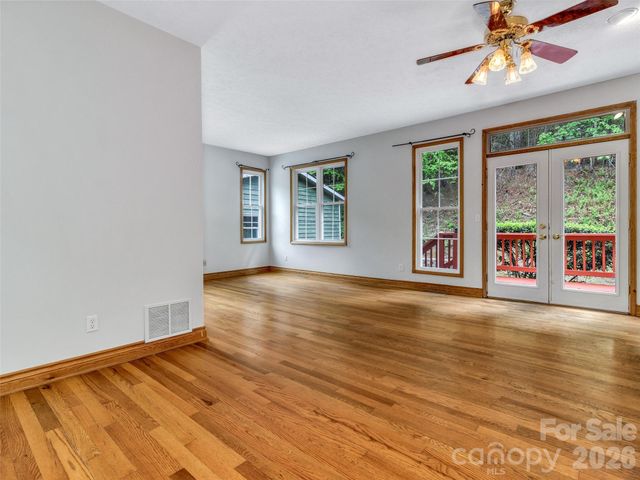 287 Shady Creek Lane, Hendersonville, NC 28739