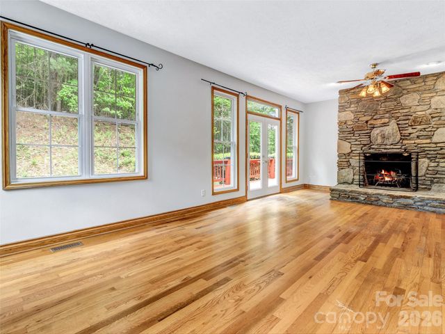 287 Shady Creek Lane, Hendersonville, NC 28739