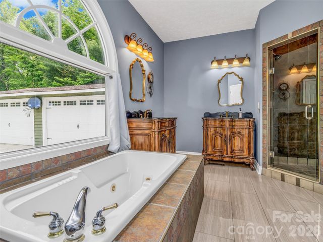 287 Shady Creek Lane, Hendersonville, NC 28739