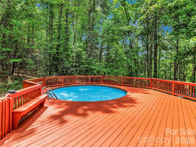 287 Shady Creek Lane, Hendersonville, NC 28739