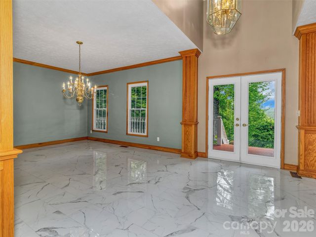 287 Shady Creek Lane, Hendersonville, NC 28739