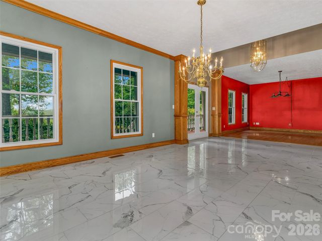 287 Shady Creek Lane, Hendersonville, NC 28739