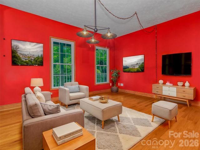 287 Shady Creek Lane, Hendersonville, NC 28739