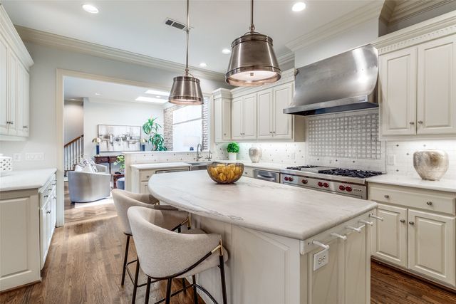 7979 Caruth Court, Dallas, TX 75225