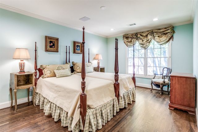 7979 Caruth Court, Dallas, TX 75225
