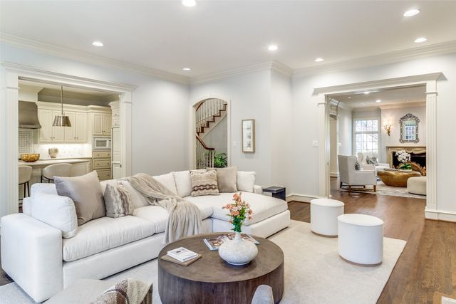 7979 Caruth Court, Dallas, TX 75225