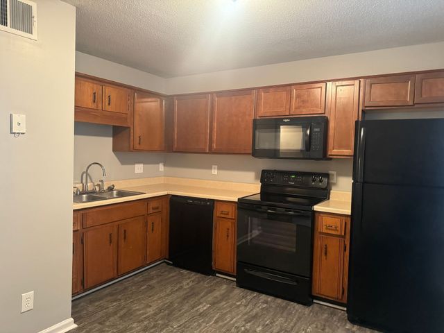 540 Hietts Ln Apt 8, Clarksville, TN 37043