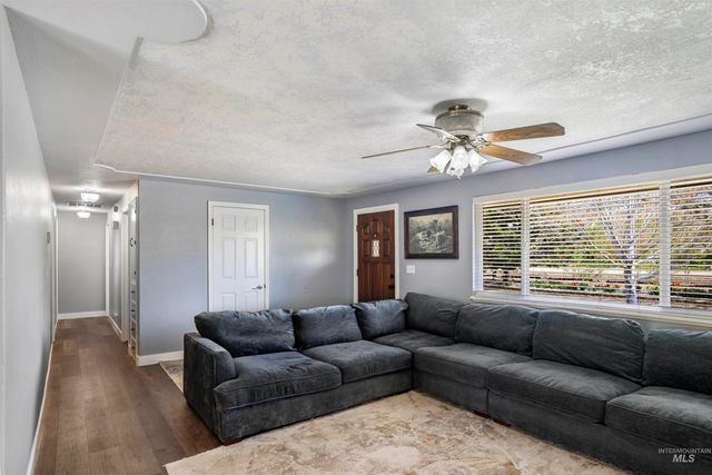 21 N Pit Lane, Nampa, ID 83687