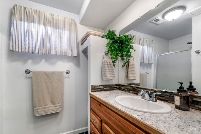 21 N Pit Lane, Nampa, ID 83687